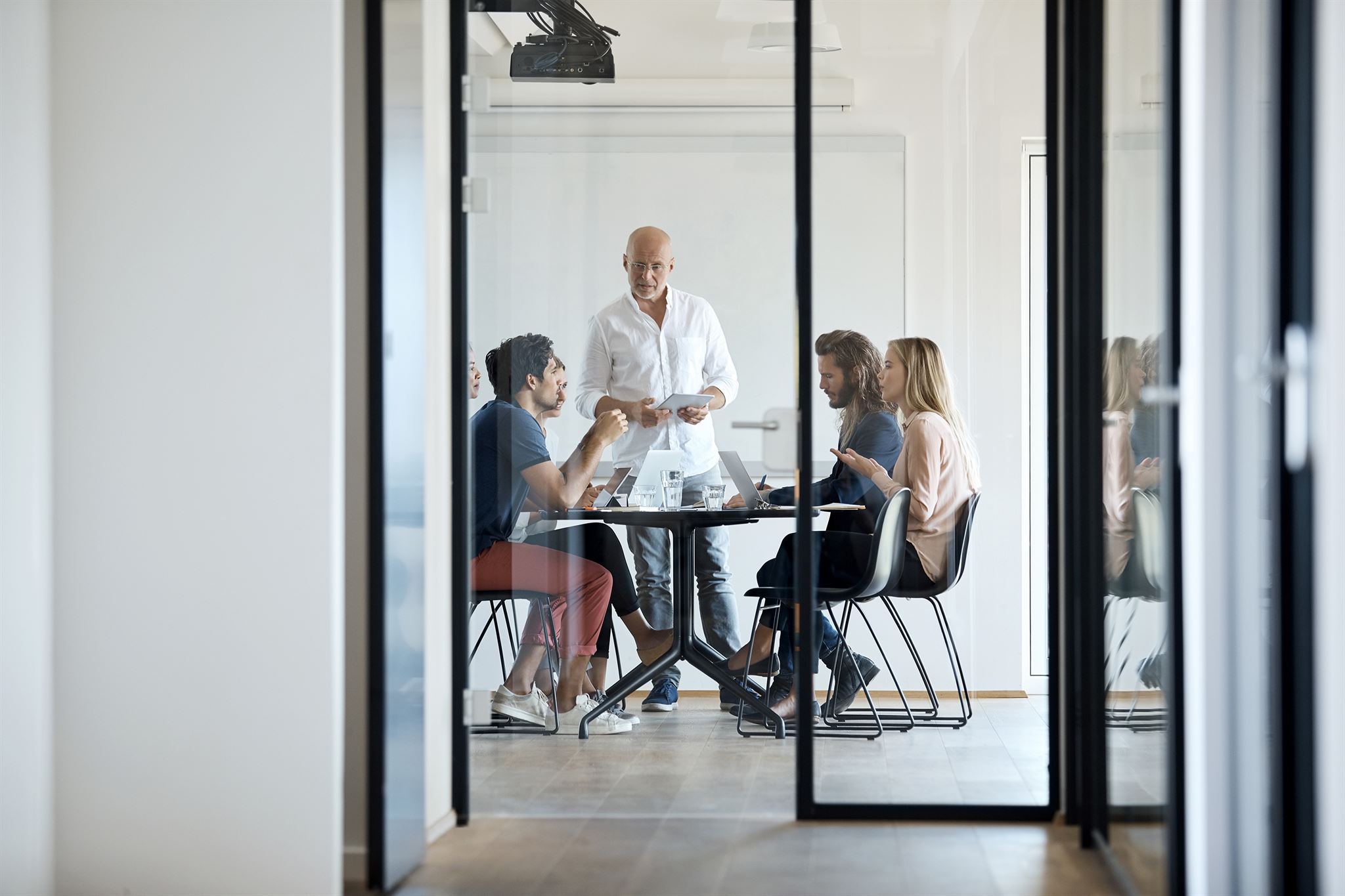 Équipe professionnelle en réunion